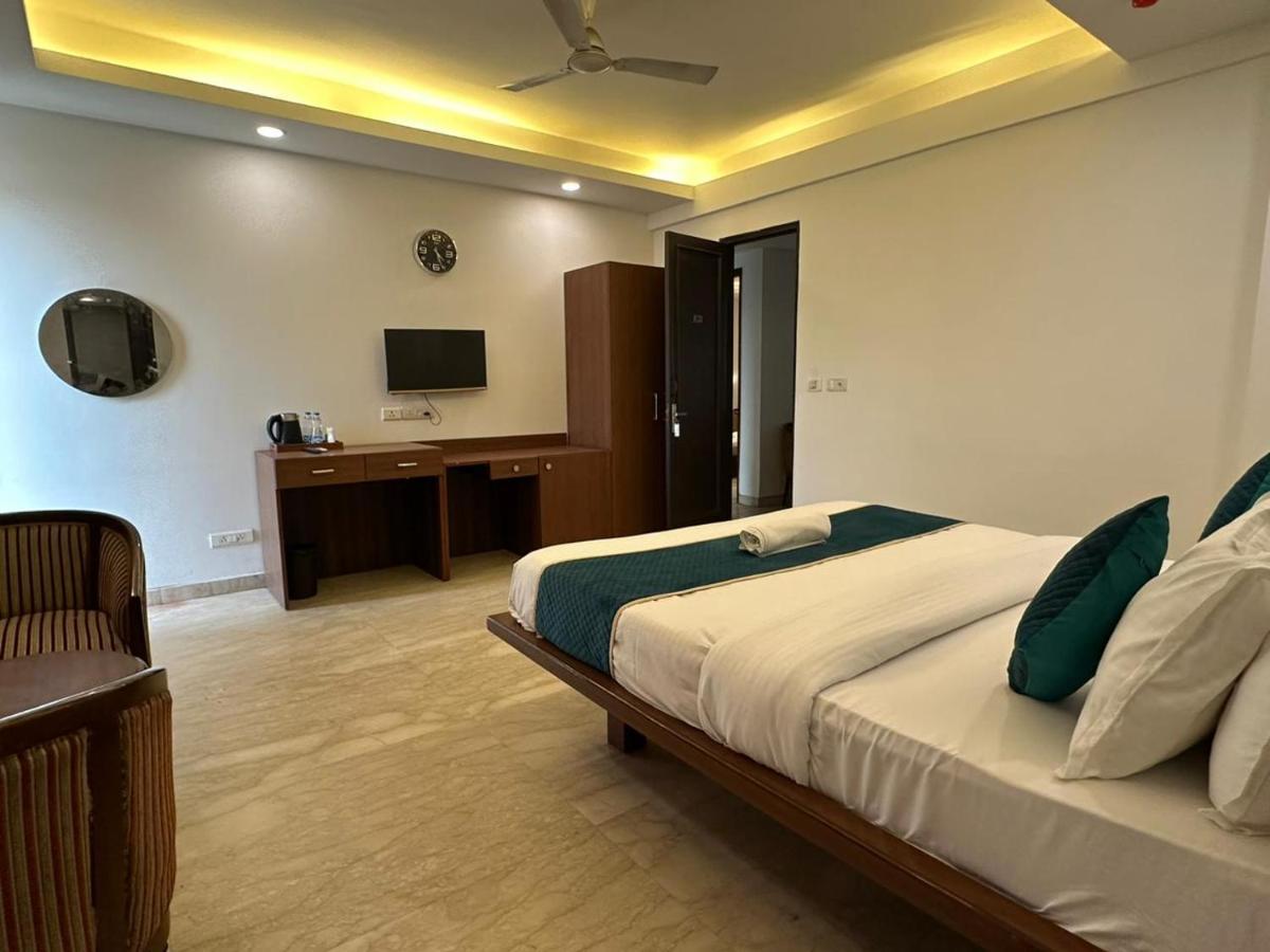 Hotel The Imperio New Delhi Exterior photo