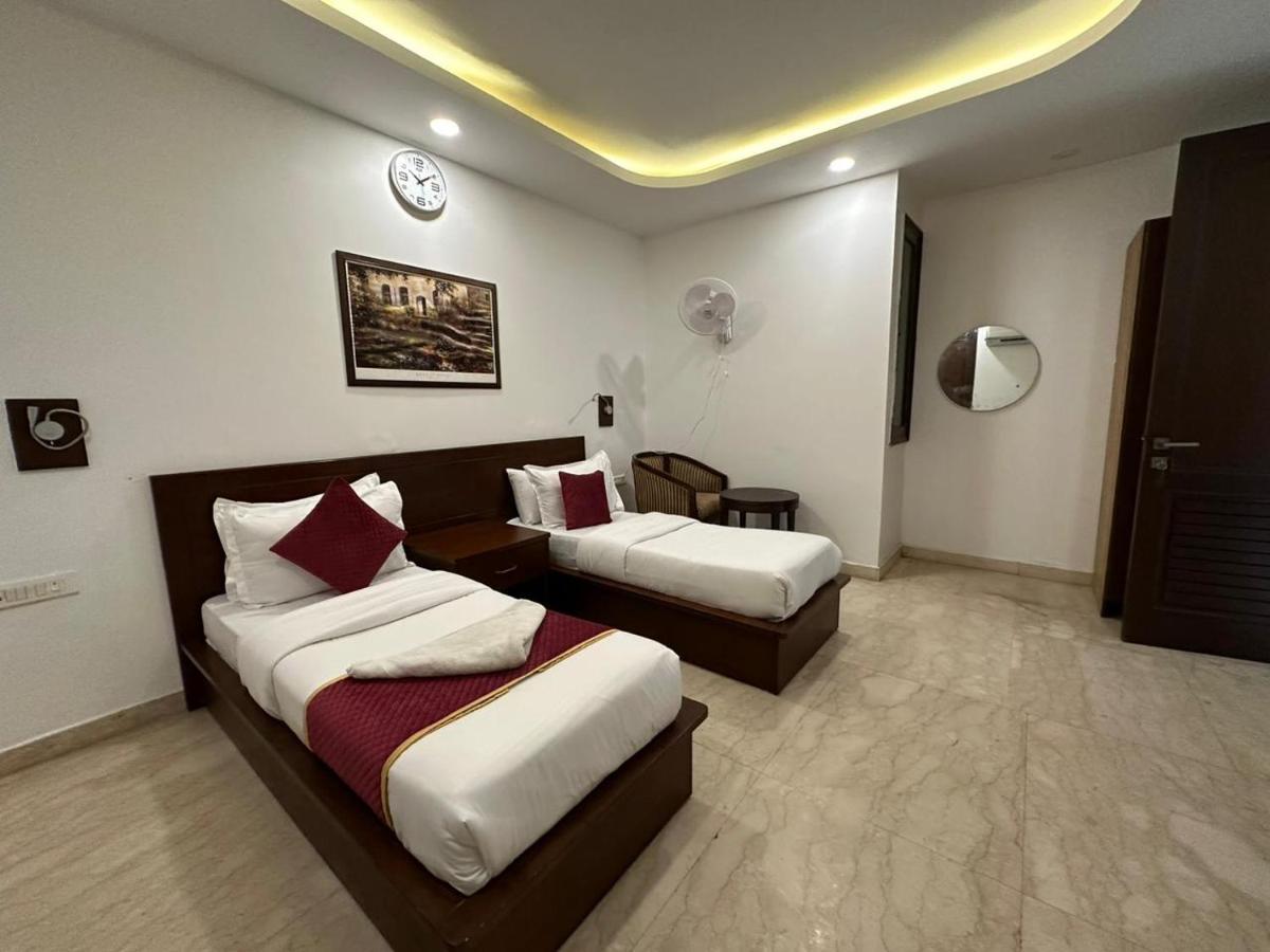 Hotel The Imperio New Delhi Exterior photo